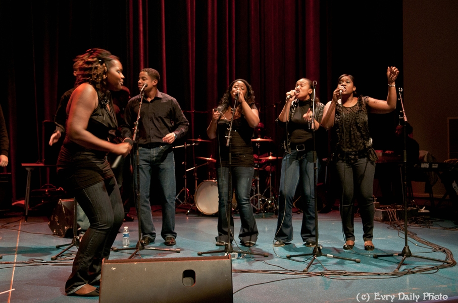 Evry Daily Photo - Telethon Evry 2010 - Concert Evry University Gospel - large - 5243398413.jpg